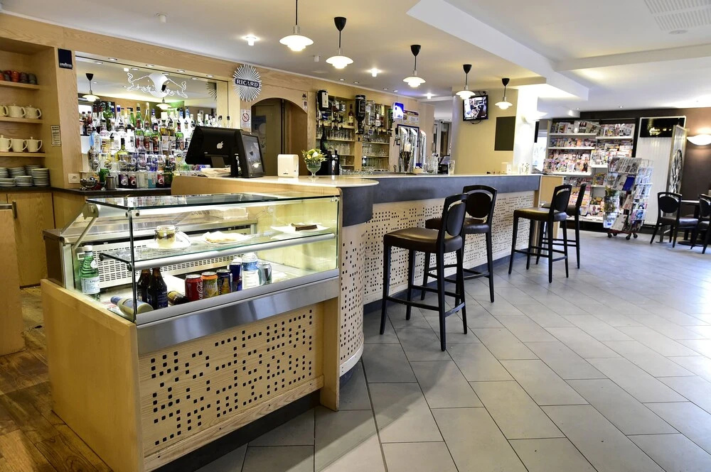 Food & Beverage