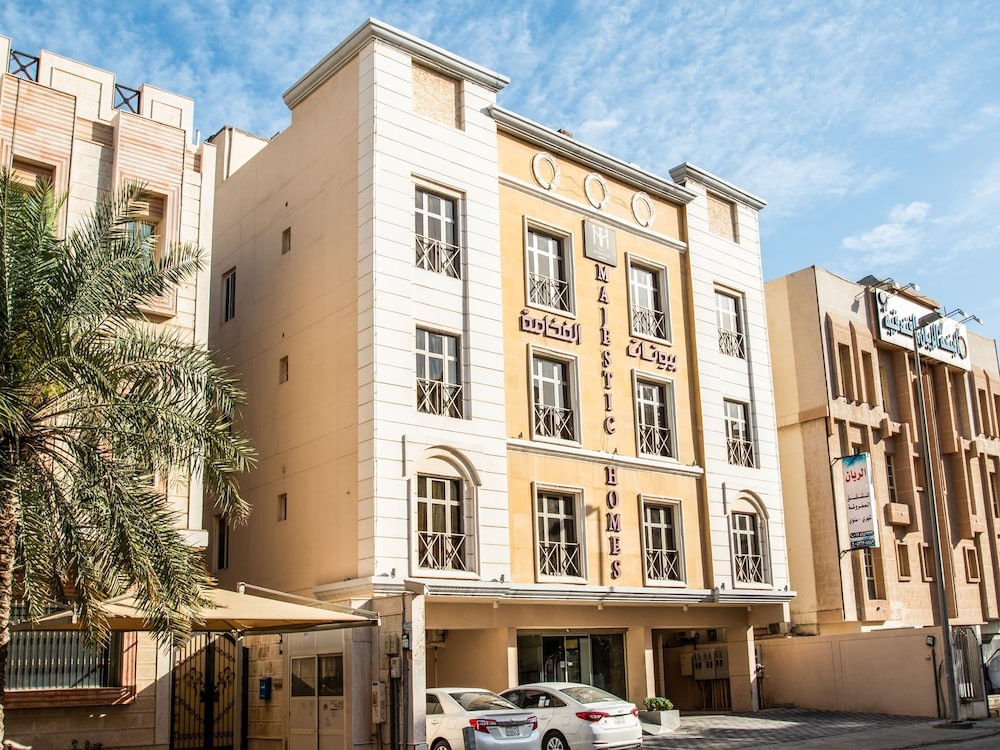OYO 200 Majestic Houses
