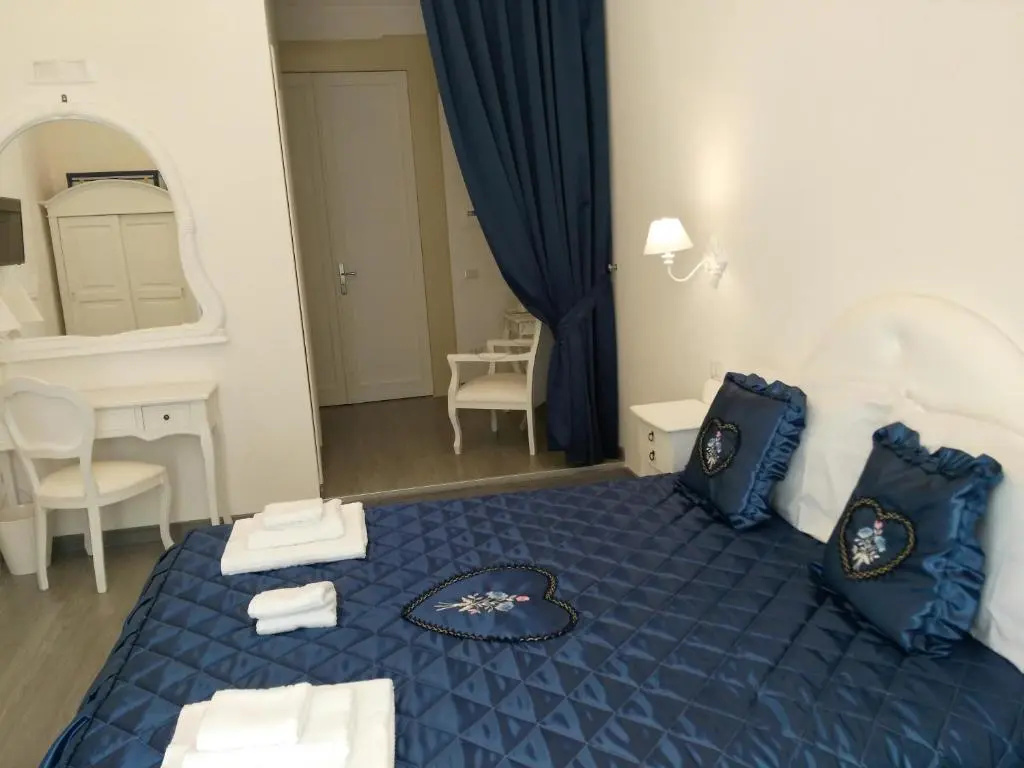 Standard Double room with city view (full double bed)