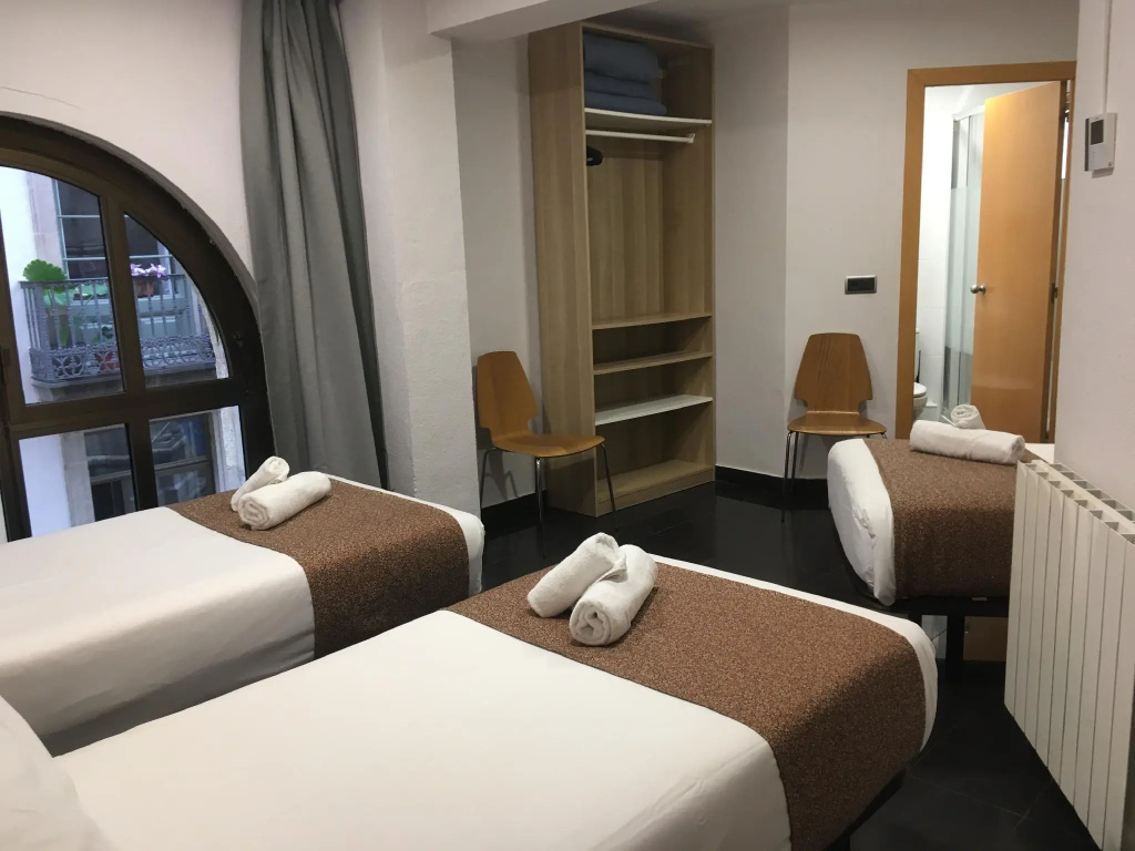Standard Triple room