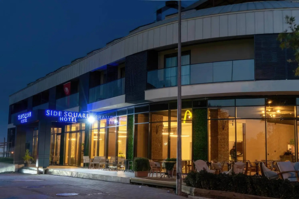 Side Square Hotel