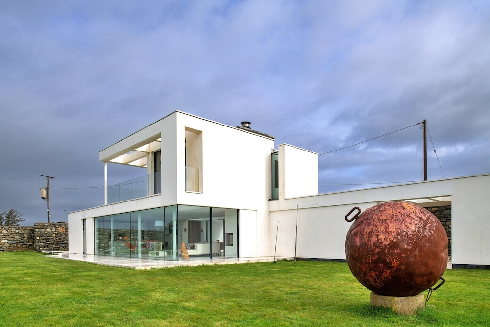 Clifftop Retreat in Criccieth With Stunning Views