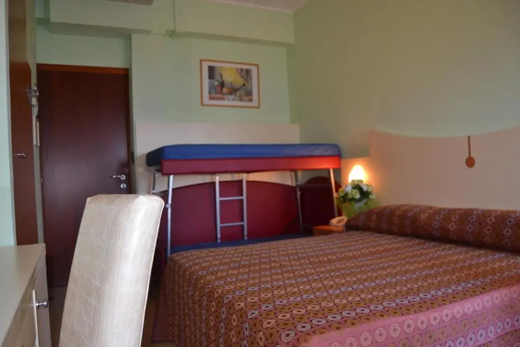 Quadruple room with sea view