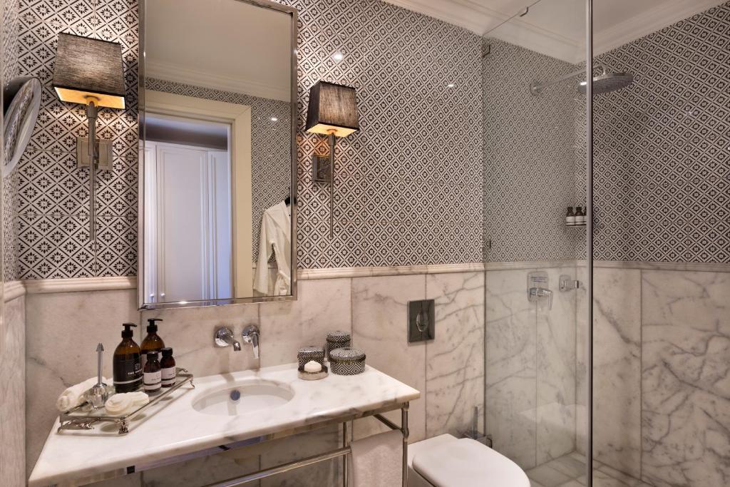 Номер Premium с балконом и с видом на море в The Drisco Hotel Tel Aviv - Relais & Chateaux