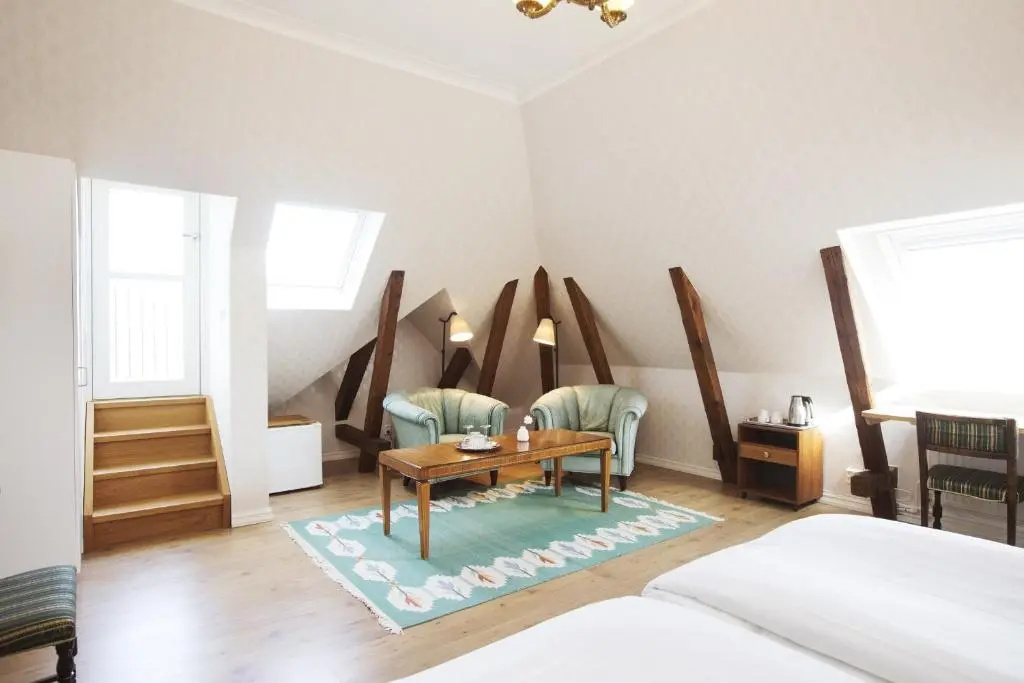 Standard Double room with balcony (full double bed)