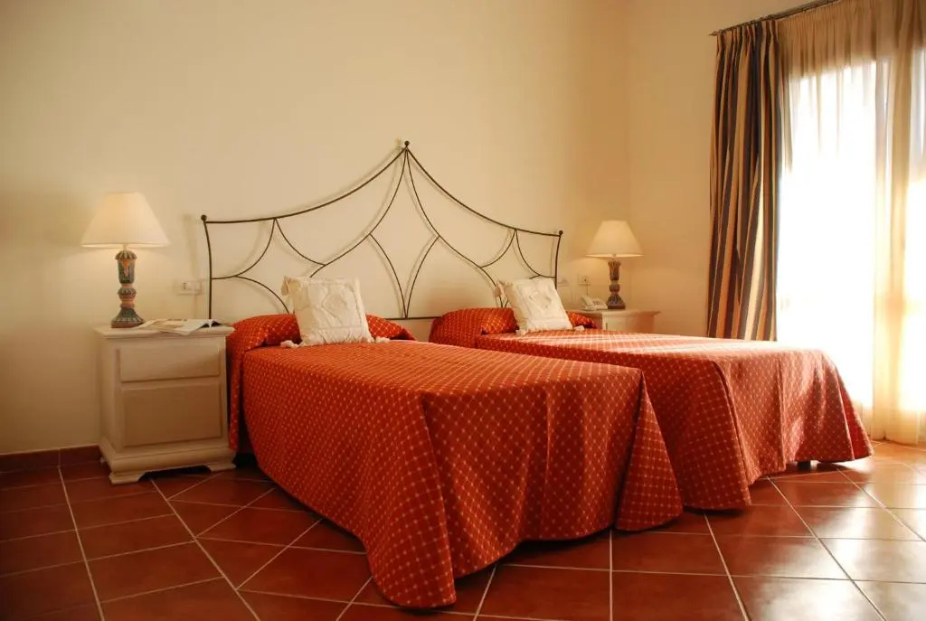 Hotel Monti Di Mola - Chambres