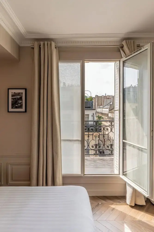 Deluxe Double room with balcony and with city view (full double bed)