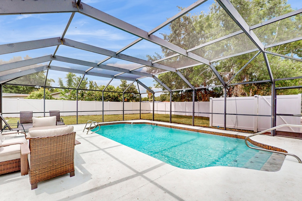 Single-story House With Private Pool, Alfresco Dining, & Lanai - Dog-friendly