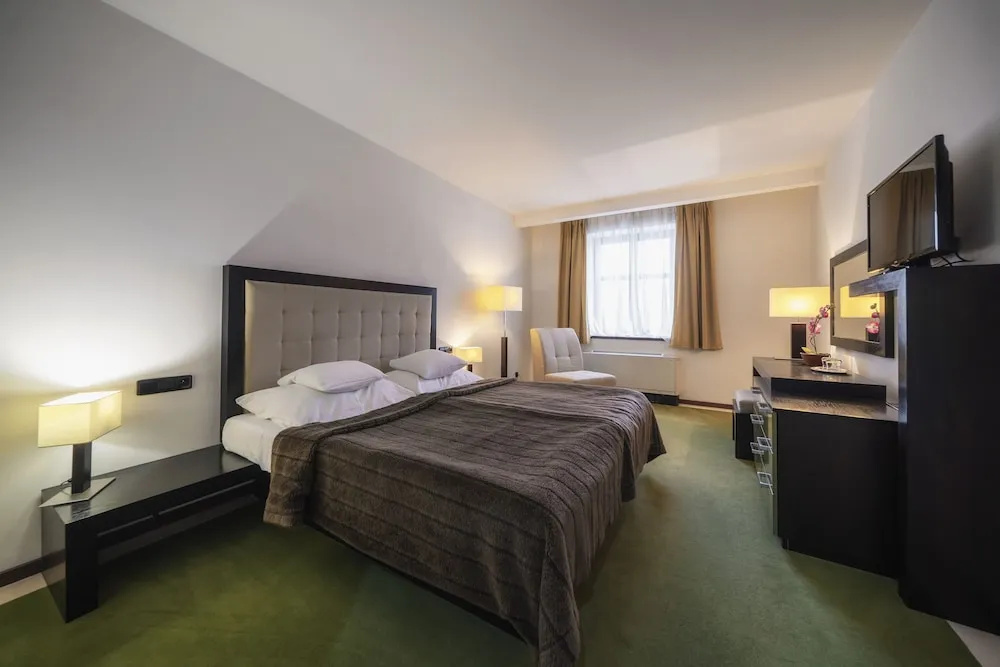 Economy room