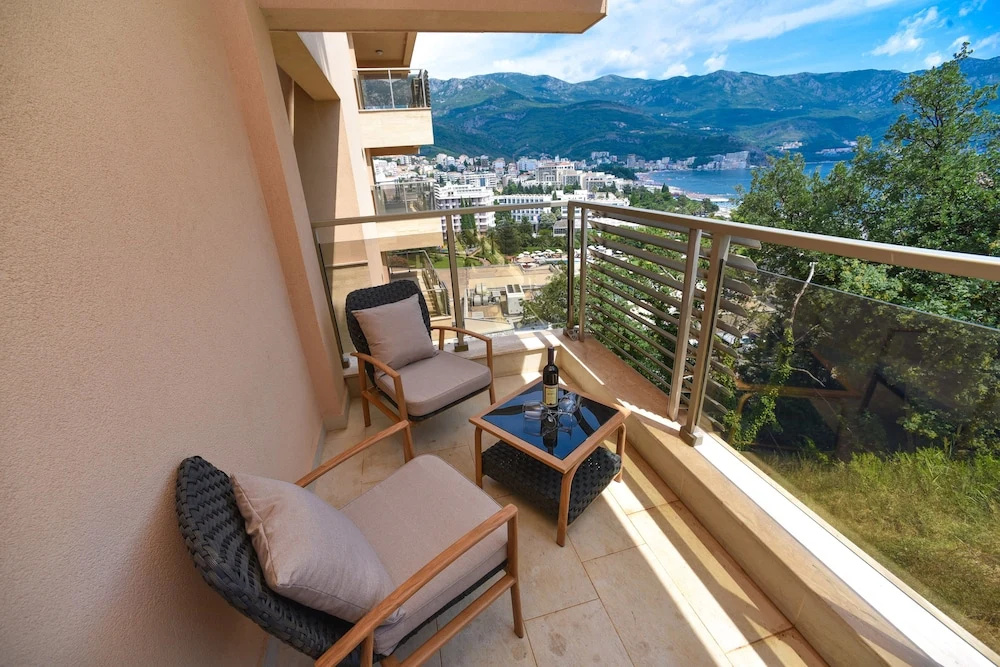 Balcony & Terrace