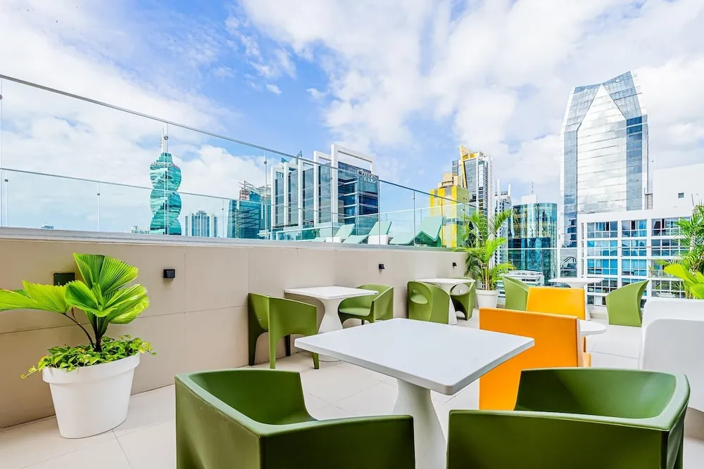 w Engaging 1BR in Vibrant Obarrio