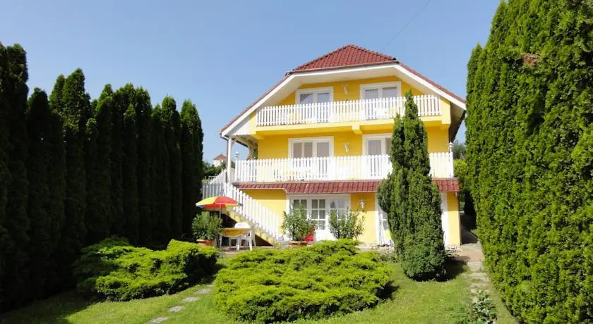 Magyar Apartmanhz IV