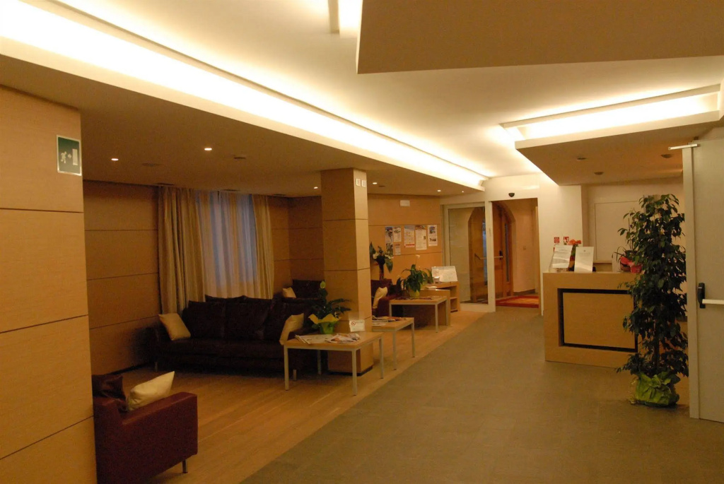 Lobby & Reception