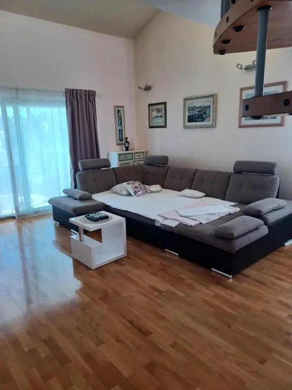 3 Bedrooms Apartment