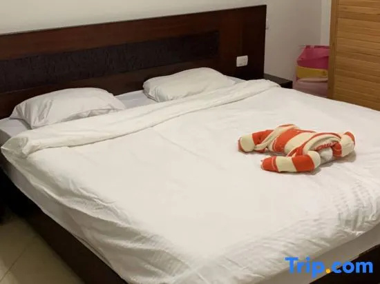 Luxurious Hurghada Chalet with Private Balcony and Beachfront Views