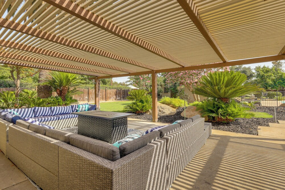 Spacious Home - 6 Mi to Downtown Fresno!