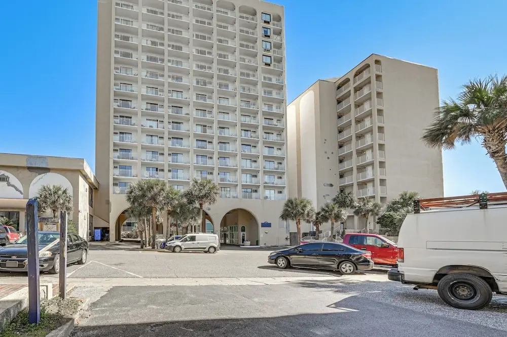 Oceanfront Condo in Myrtle Beach: Near Restaurants