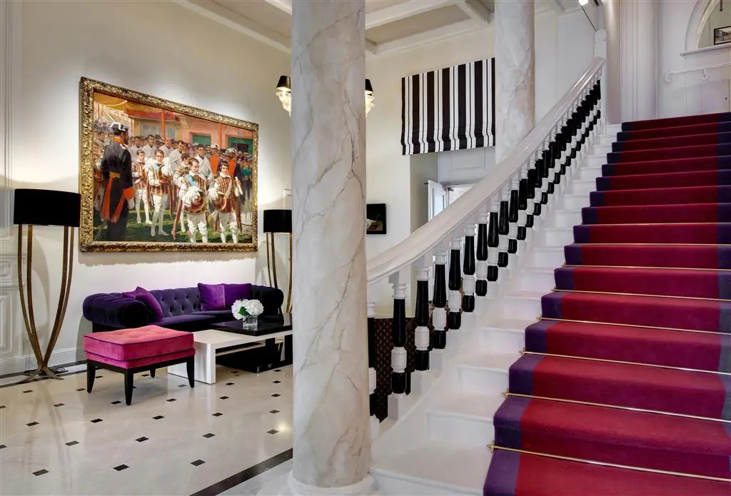 Lobby & Reception