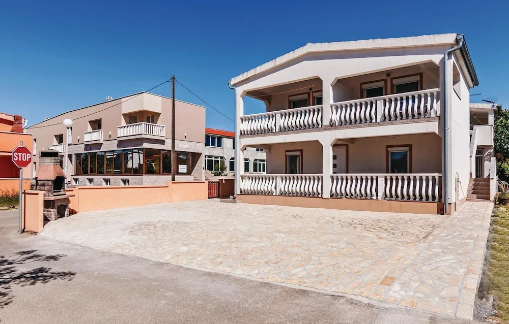 Nice Apartment in Vir With 2 Bedrooms and Wifi