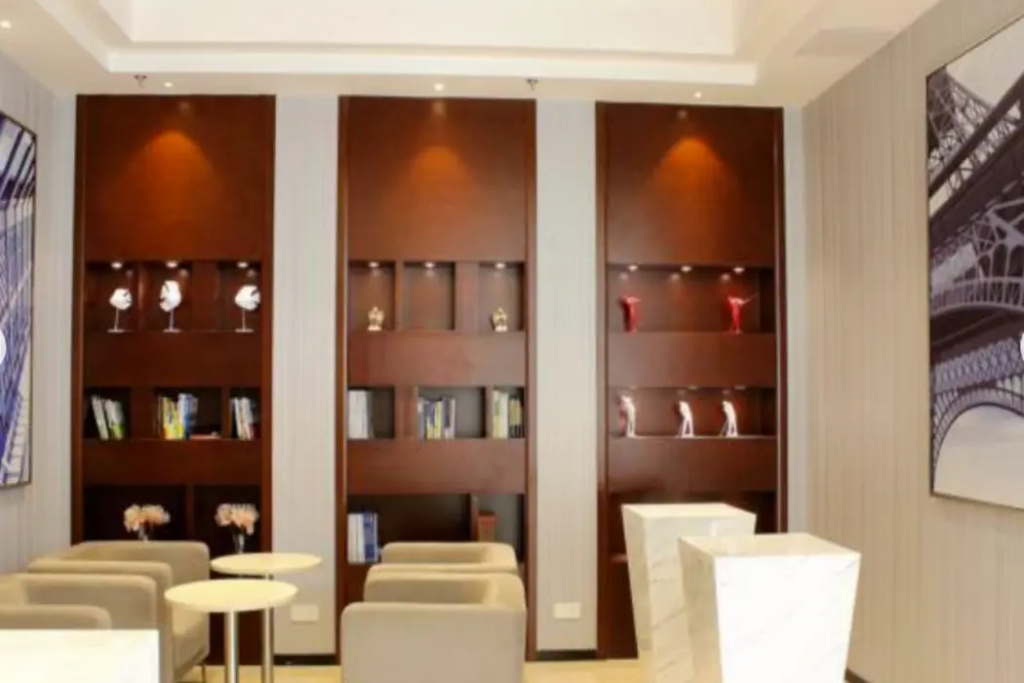 Lobby & Reception