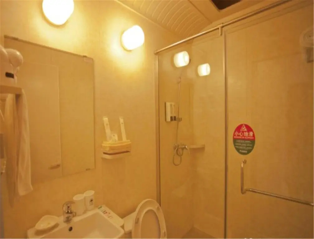 GreenTree Inn Liaoning Dalian Railway Station South Shengli Square Express Hotel - Chambres