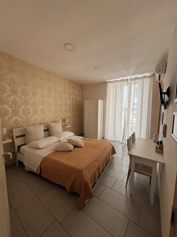 Standard Double room with balcony (full double bed)