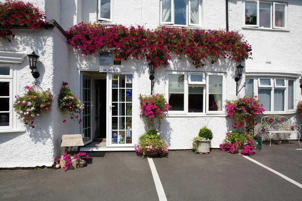 Moonraker House