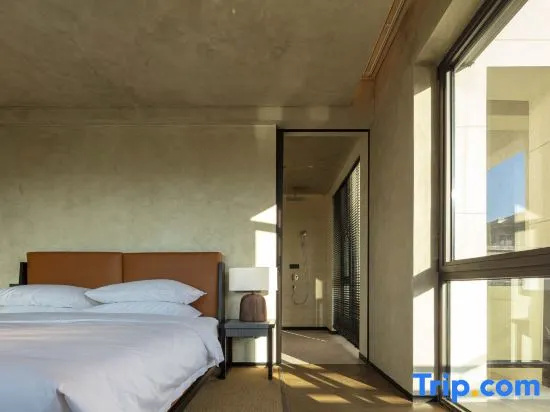 Double Suite (full double bed)