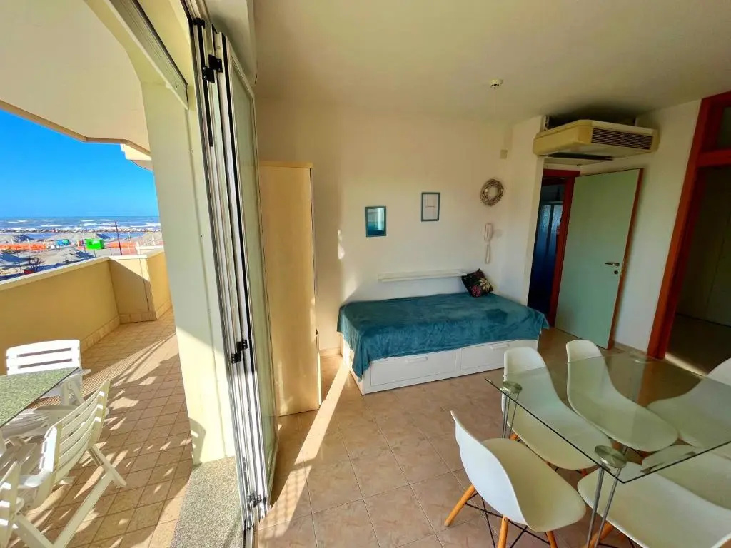2 Bedrooms Apartment with sea view