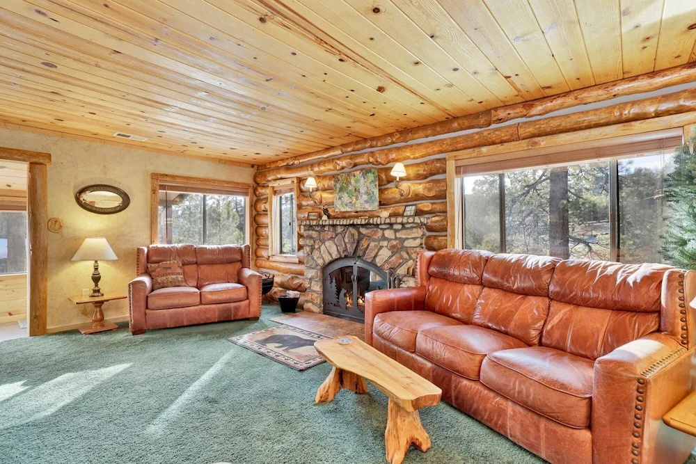 Cottage with balcony and with mountain view