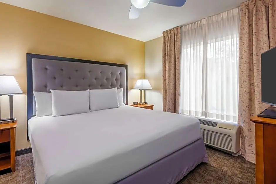 Larkspur Landing Extended Stay Suites St. Louis Riverport - Airport West - Chambres