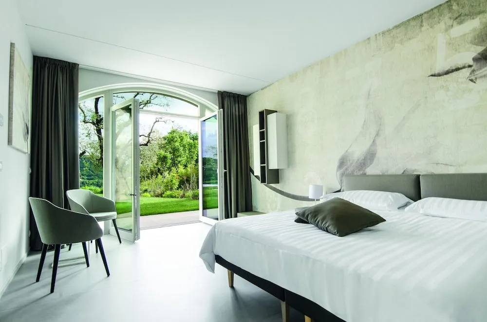 Deluxe Suite with garden view