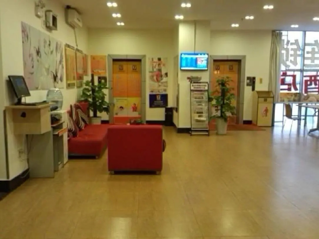 Standard Double room with city view (full double bed)