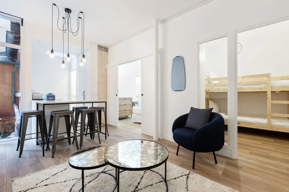 Chic & Contemporary Apartment With Two Bedroom