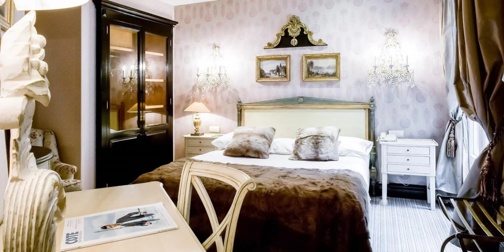 Classic Double room (full double bed)