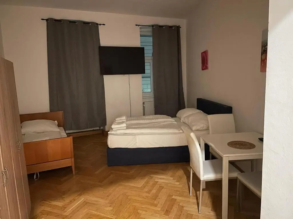 Economy Triple room