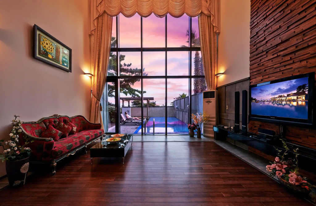 2 Bedrooms Villa