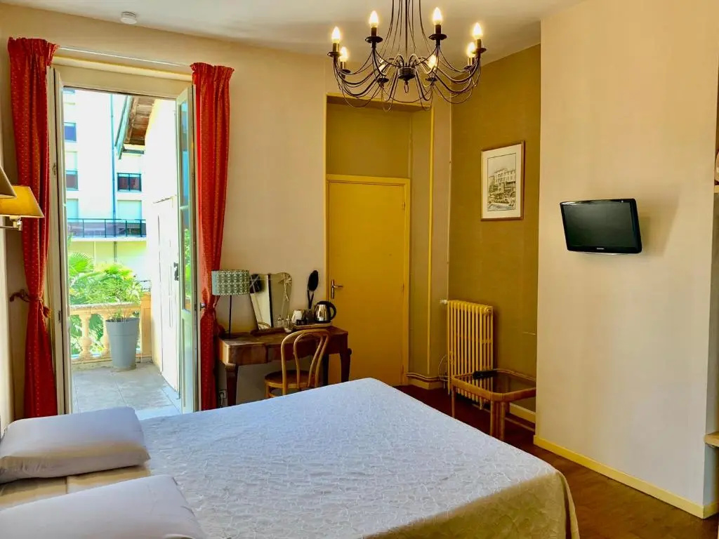 Standard Double room (full double bed)