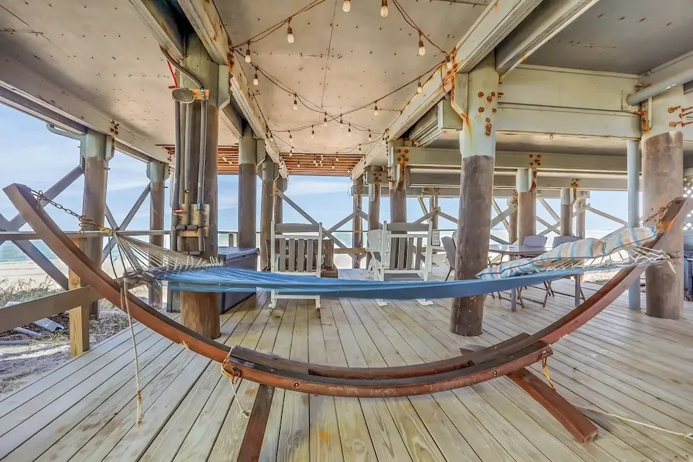 Gorgeous Beachfront Home With Inviting Deck & Patio, Hammock, Amazing Views