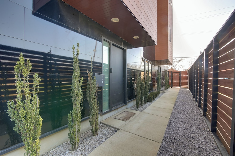 Walk to Fedex Forum! Luxe Townhome w/ Rooftop Deck