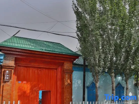 Yining Ancient Tree Courtyard Homestay