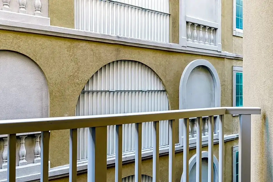 Quadruple Studio with partial view