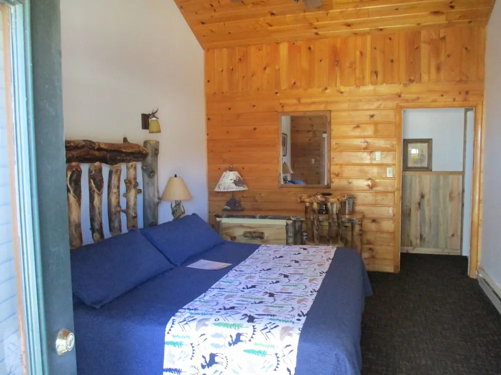 2 Bedrooms Deluxe Double room (full double bed)