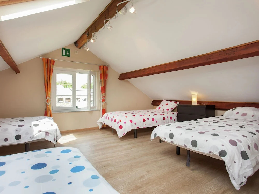 Plush Holiday Home in Nassogne with Private Garden - фото 3