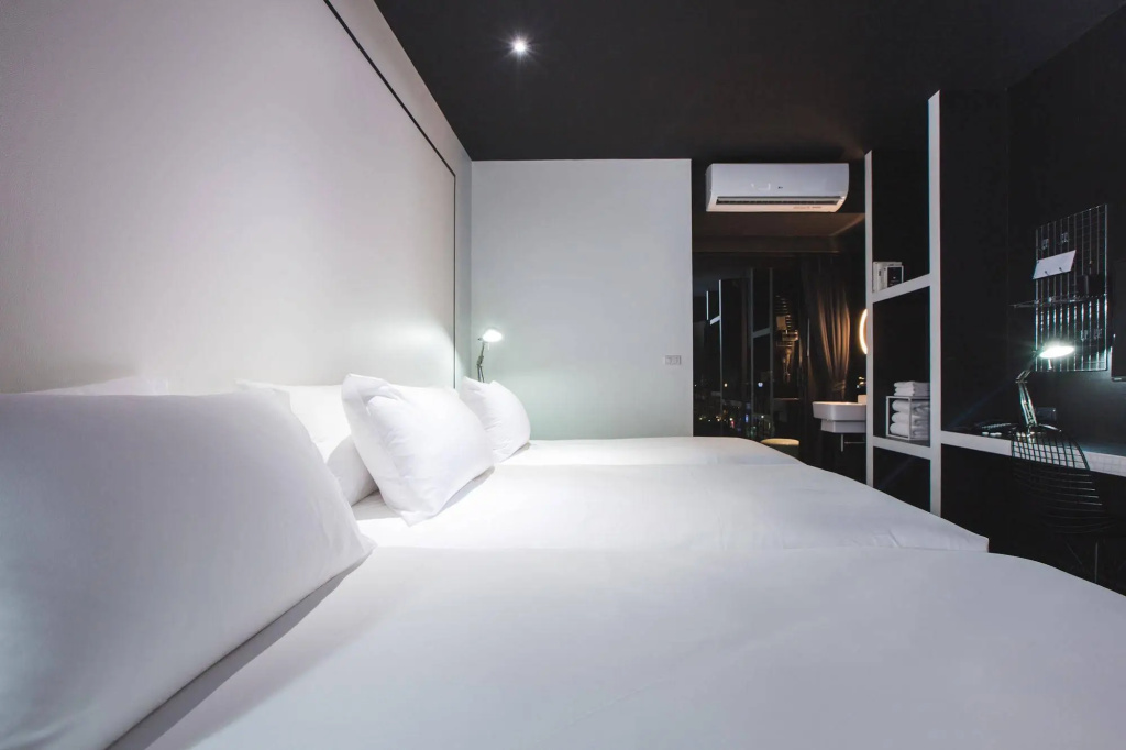 Blu Monkey Hub and Hotel Phuket — фото