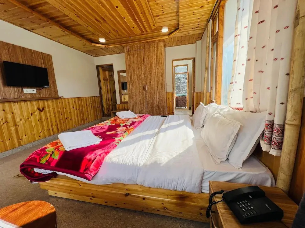 Deluxe Double room (full double bed)