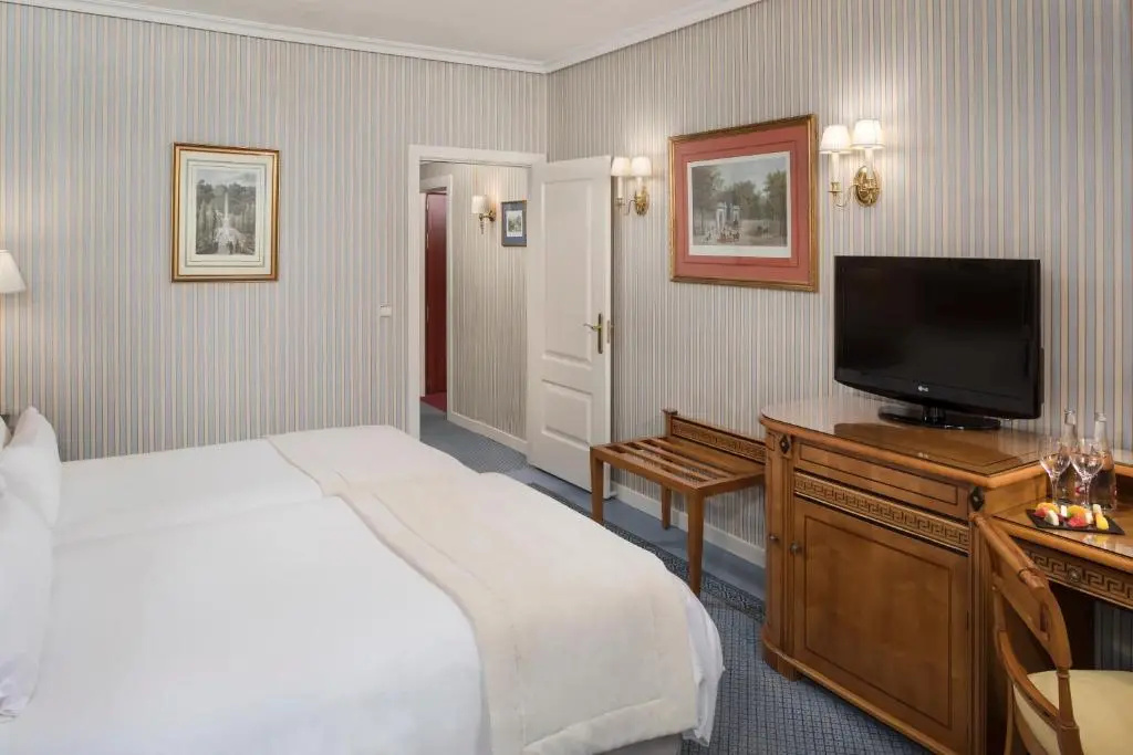 Classic Double room (full double bed)
