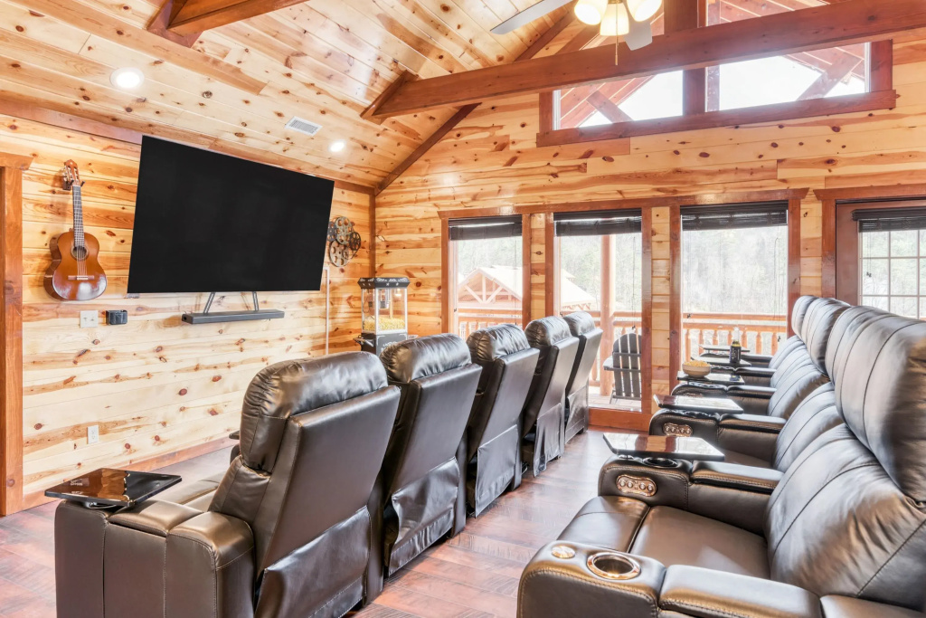Boon by Avantstay 40-guest Luxe Smokies Retreat