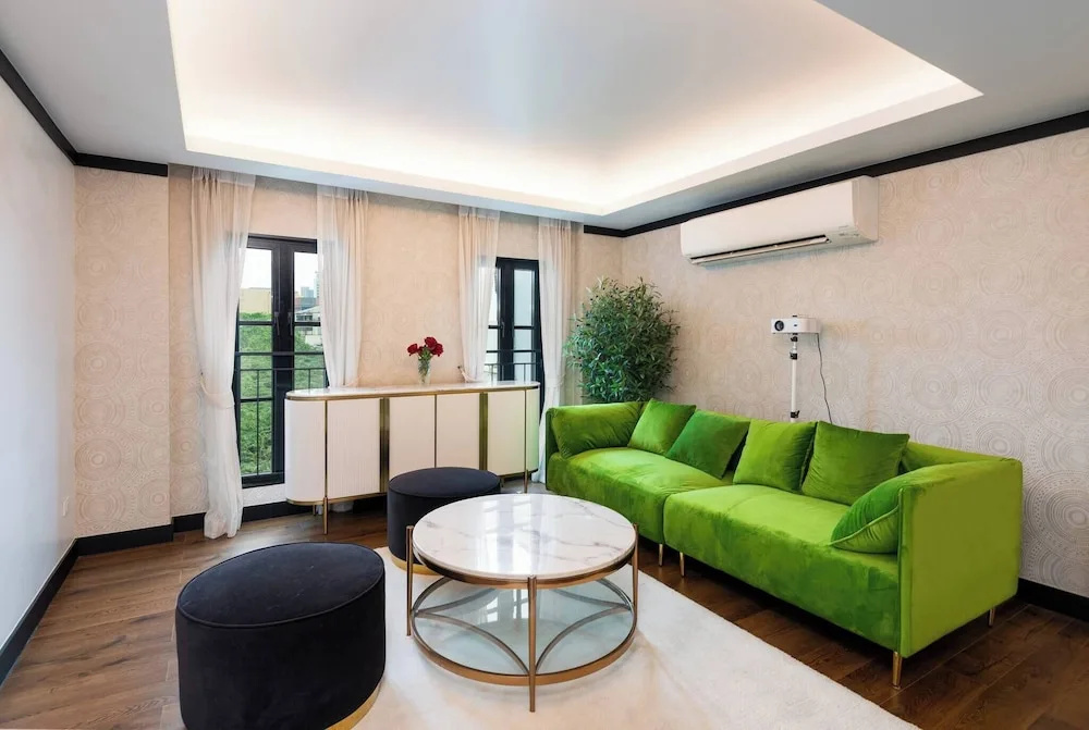 Stylish 7beds Poolhouse With Cinema & Lift - 2min to BTS — фото