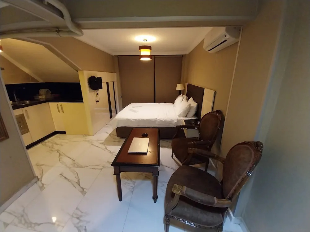 Evoda Hotel — 4